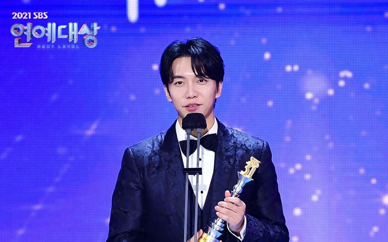SBS Entertainment Awards 2021: Lee Seung Gi Sebutkan Sang Kekasih dalam Pidato Penghargaan