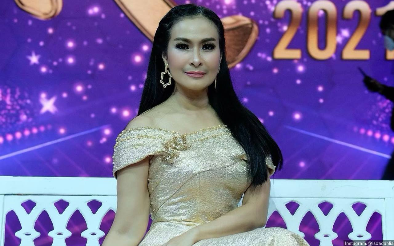 Iis Dahlia 'Sentil' Akun yang Pakai Nama dan Fotonya untuk Penipuan: Yuk Sadar Yuk Lagi Banyak Wabah