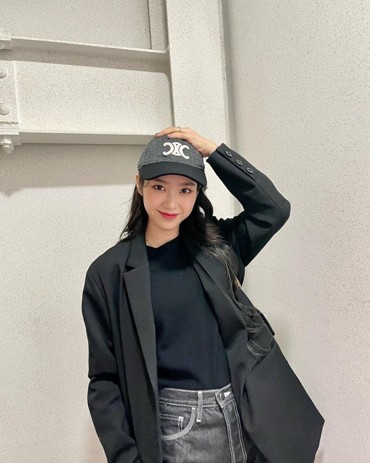 <i>Semi Looks Formal</i> Yang Kece