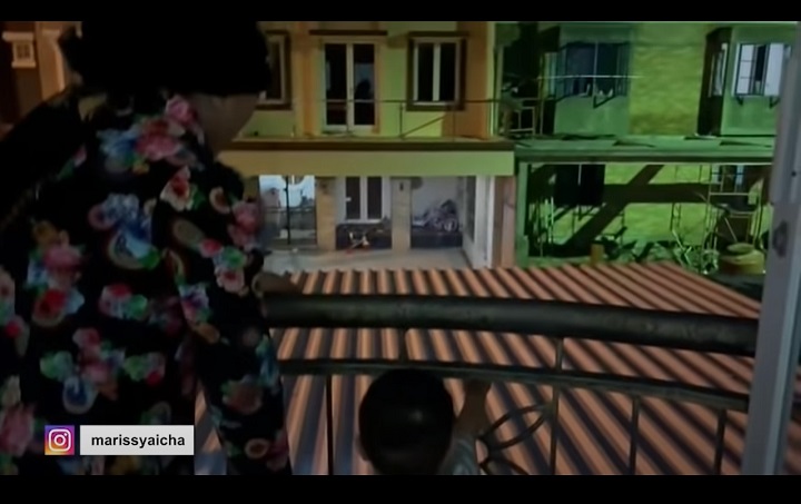 Bahagianya Gala saat di Balkon