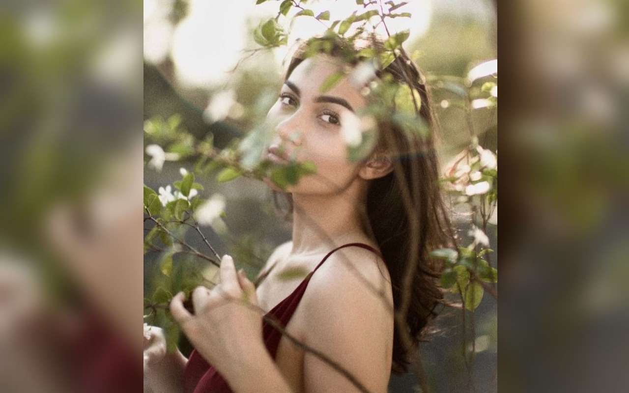 Ariel Tatum Pamer Foto Pakai Bikini Dipuji Bak Seorang Dewi, Netizen Kepo 'Beli di Mana?'