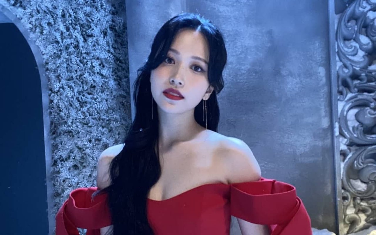 Keluhkan Kostum Mina yang Terlalu Ketat di Konser TWICE, Netizen: Baju Dancer Lebih Bagus