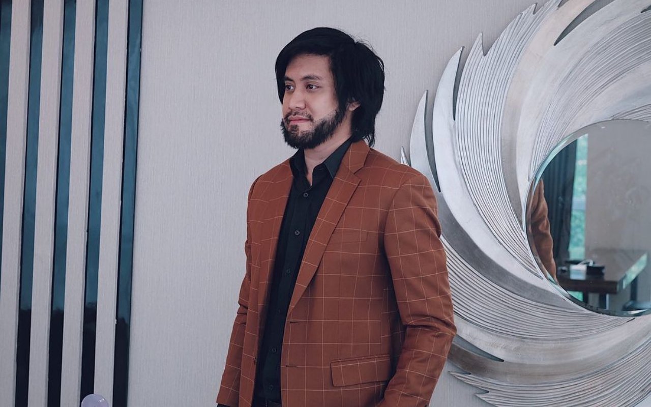 Kevin Aprilio Tampil Beda dengan Gaya Rambut Baru, Disebut Mirip Adik Verrell Bramasta