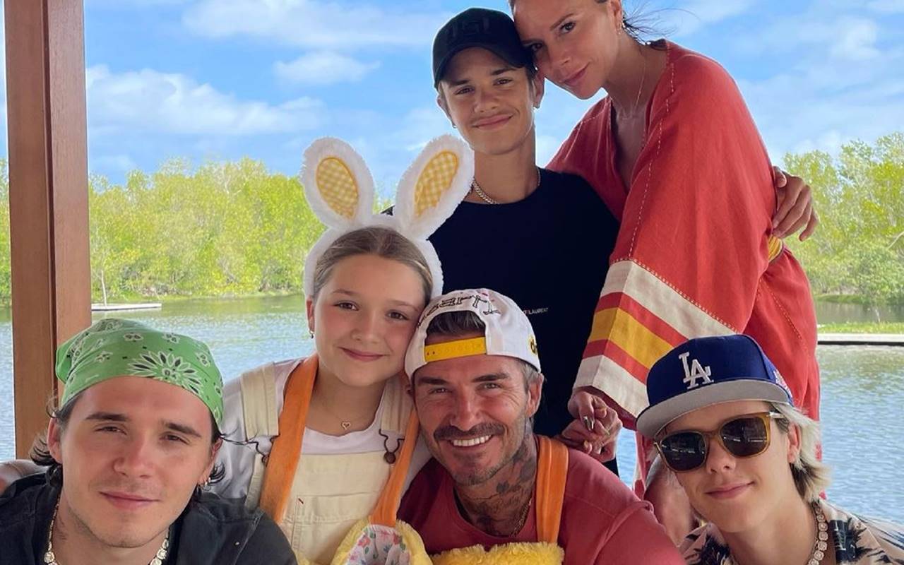 Posting Foto Natal Keluarga, Potret Jinjit David Beckham Saat Jejer Dengan Anak-Anaknya Tuai Sorotan