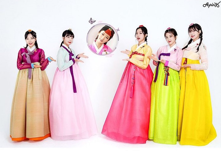 Kompak kenakan hanbok