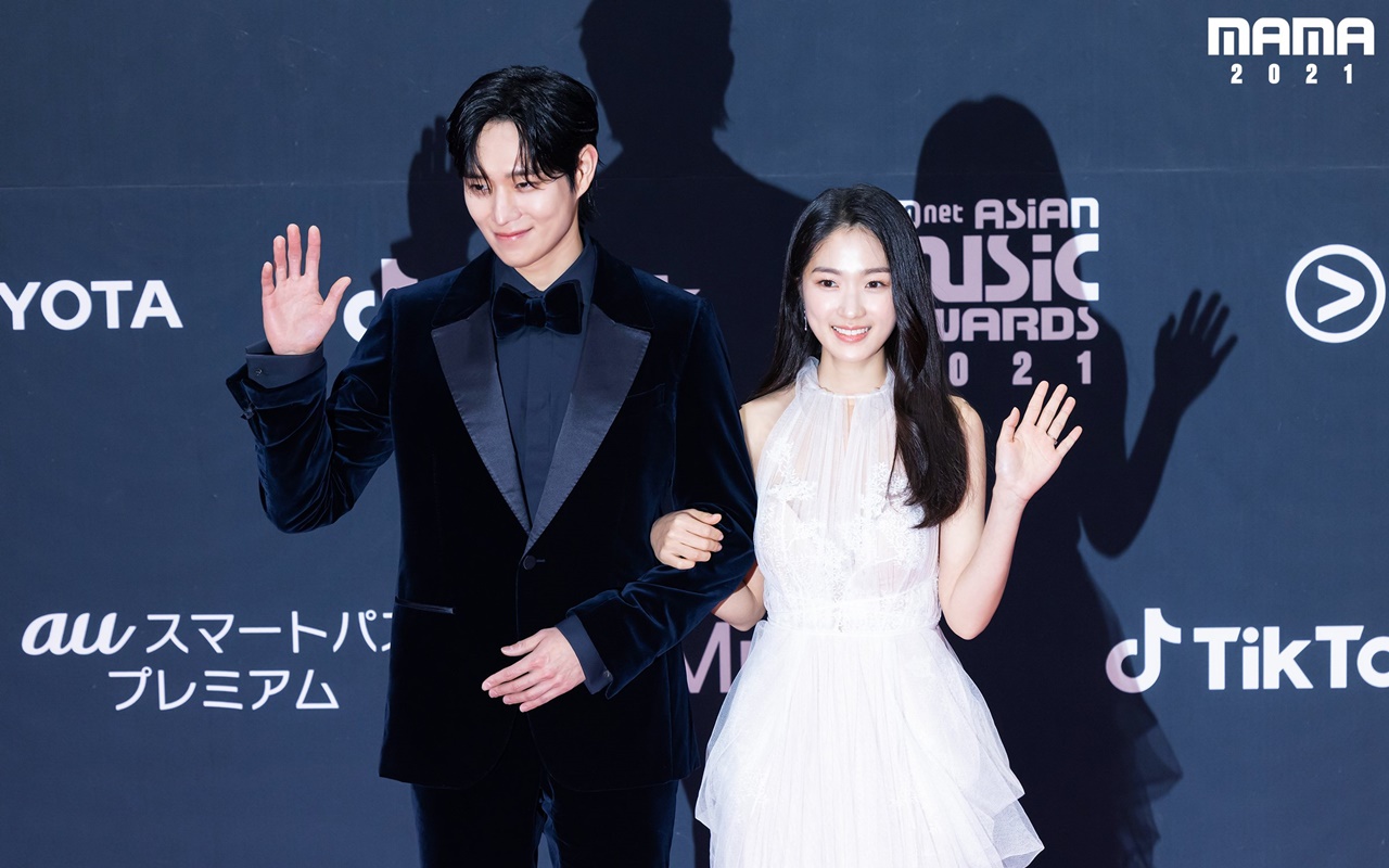 Kim Hye Yoon dan Kim Young Dae Tampil Serasi di Pemotretan Majalah, Shipper Baru Bermunculan