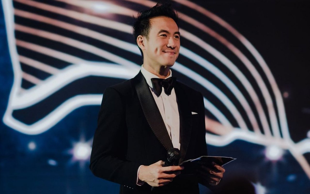 Daniel Mananta Nostalgia Jadi Host 'Indonesian Idol', Gaya Rambut Jabrik Ikonik Jadi Perbincangan