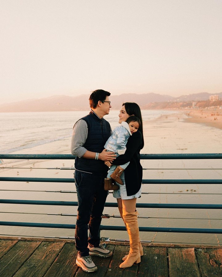 shandy dan david Menikmati pemandangan di pantai santa monica
