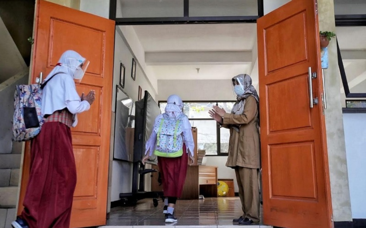 Menko PMK Sebut PTM Terbatas Tetap Dijalankan Meski Target Vaksinasi COVID-19 Anak Belum Tercapai