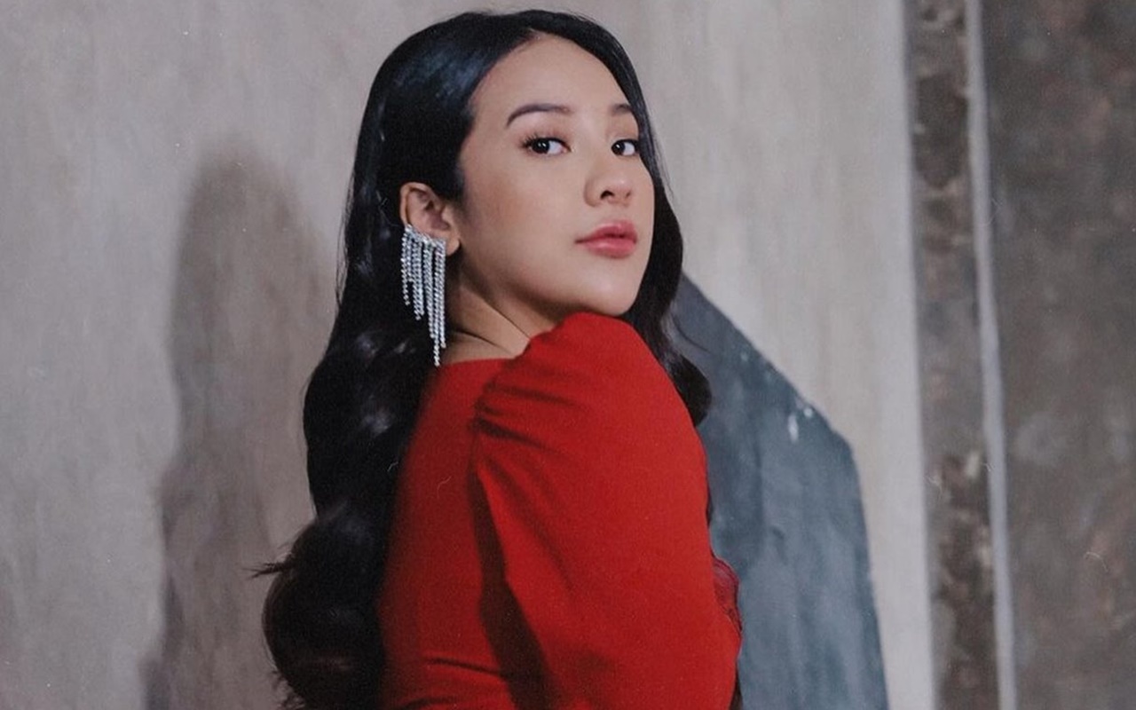 Siap Sambut 2022, Anya Geraldine Pamer Pose Foto Favorit Penutup Akhir Tahun