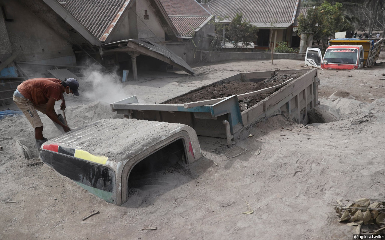 Banjir Lahar Dingin Gunung Semeru Kembali Terjadi, 2 Warga dan Kerbaunya Terjebak