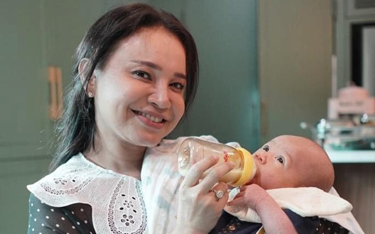 Rossa Pamer Gendong Baby Rayyanza Anak Raffi Ahmad, Reaksi Kaget Malah Heboh Bermunculan