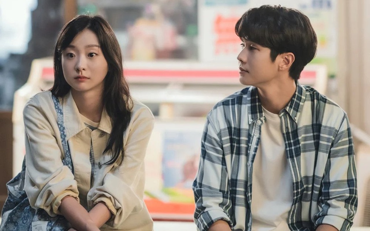 Kim Da Mi Habiskan Waktu di Rumah Choi Woo Shik, Tim 'Our Beloved Summer' Isyaratkan Perubahan Emosi