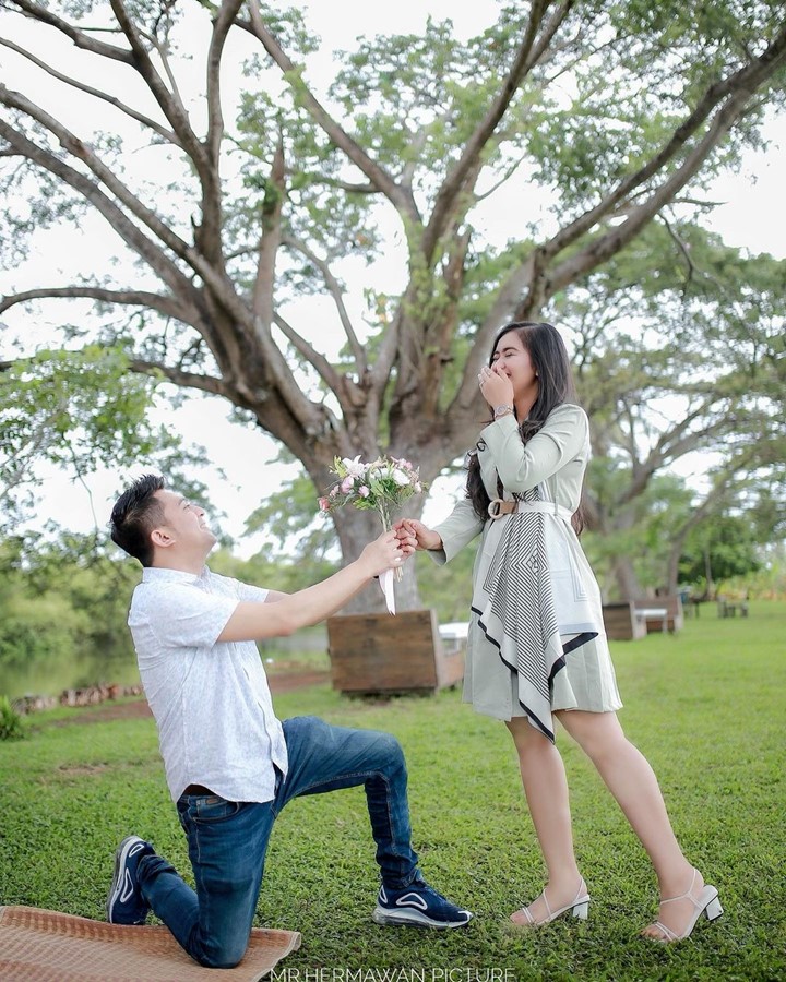 pose romantis bikin baper