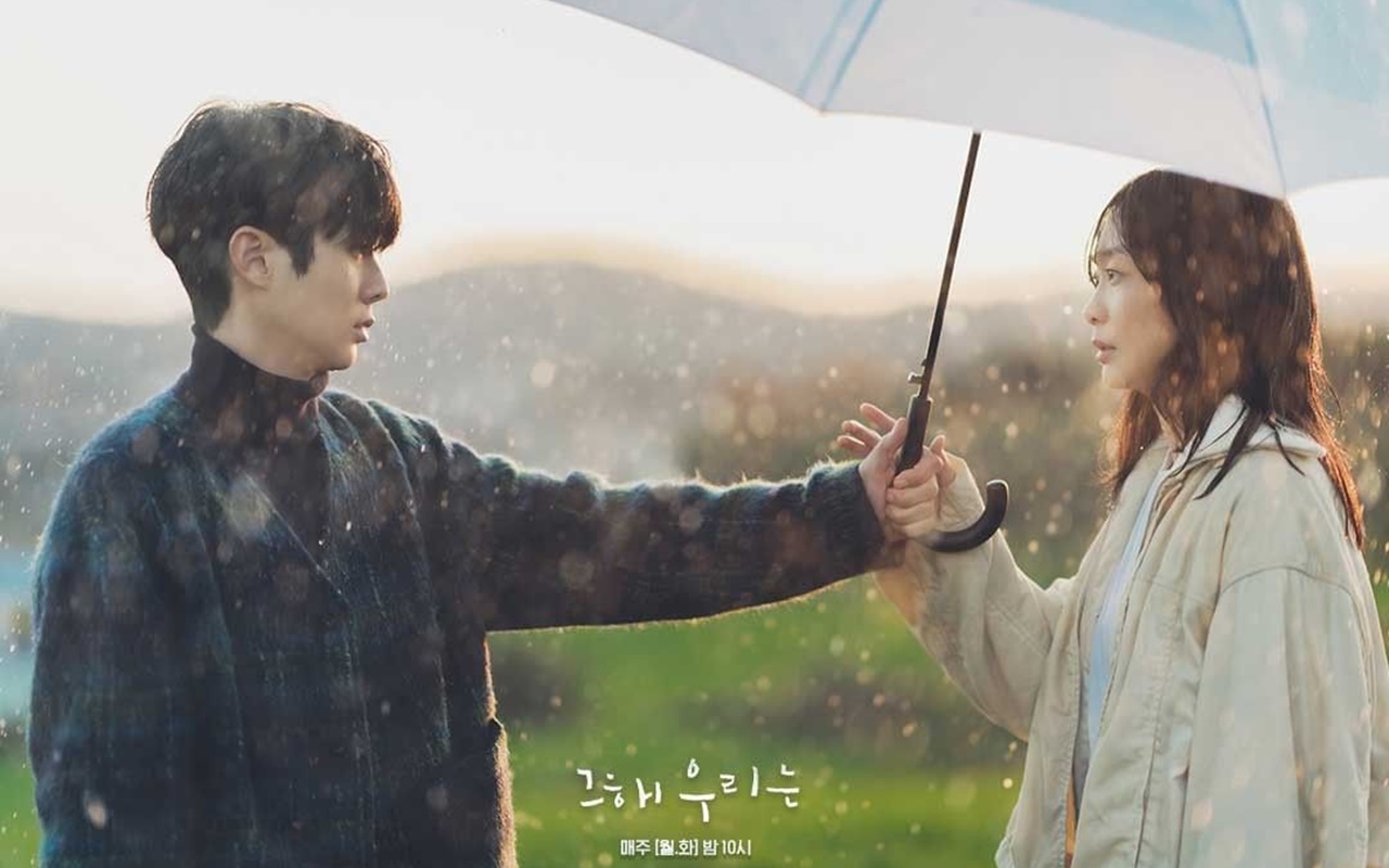 Choi Woo Shik Makan Bareng Kim Da Mi dan Nenek, Tim 'Our Beloved Summer' Bocorkan Cinta Sepihak