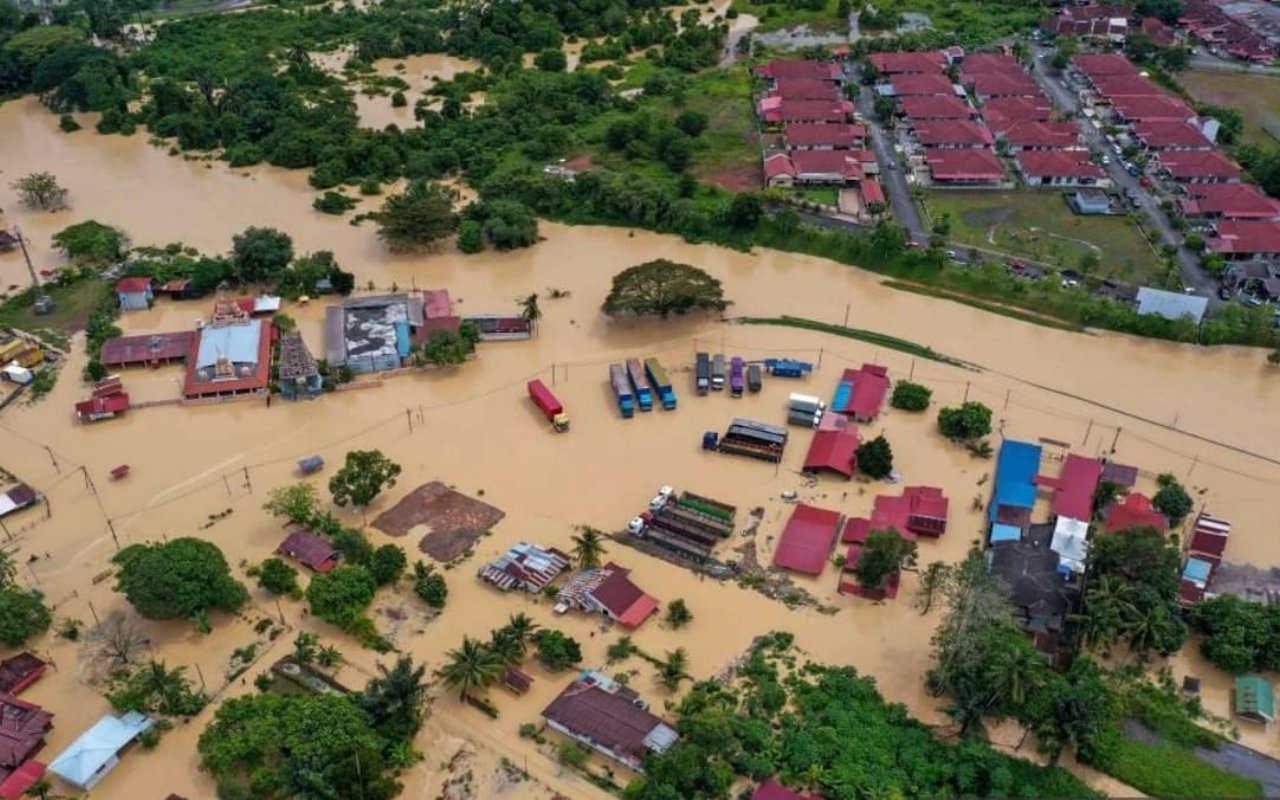 Air Naik dengan Cepat, Publik Malaysia Diingatkan Tak Jadikan Banjir Ajang 'Lomba Renang'