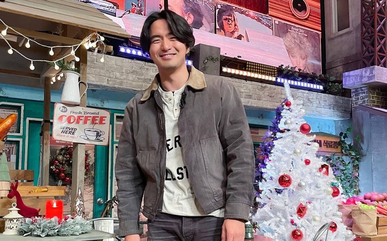 Lee Jin Wook Pamer Foto Diduga Pakai Jaket Batik, Ternyata Ini Jenis Outfit Sang Aktor