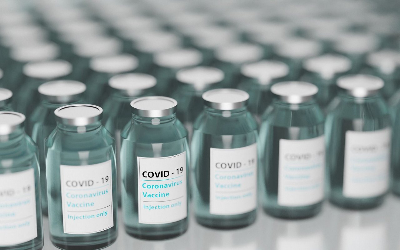 Penerima Vaksin Sinovac Disebut Butuh 2 Dosis Booster Untuk Tangkal Omicron, Ini Kata Pakar