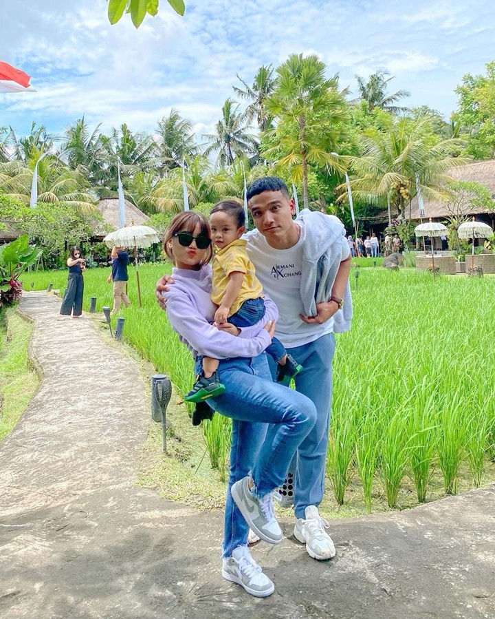 di depan 'sawah' bareng gala