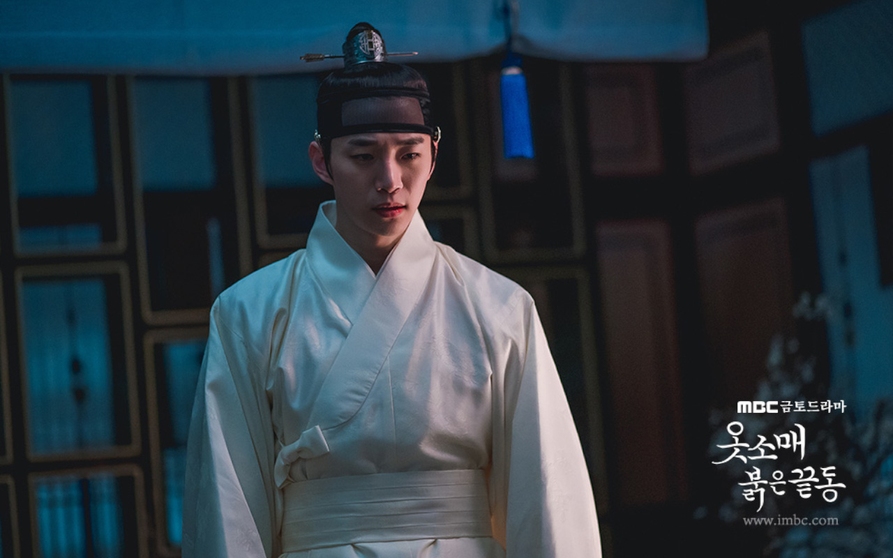 Tak Ada Lee Se Young, Junho Kelewat Emosional Saat Syuting Adegan 'The Red Sleeve' Ini
