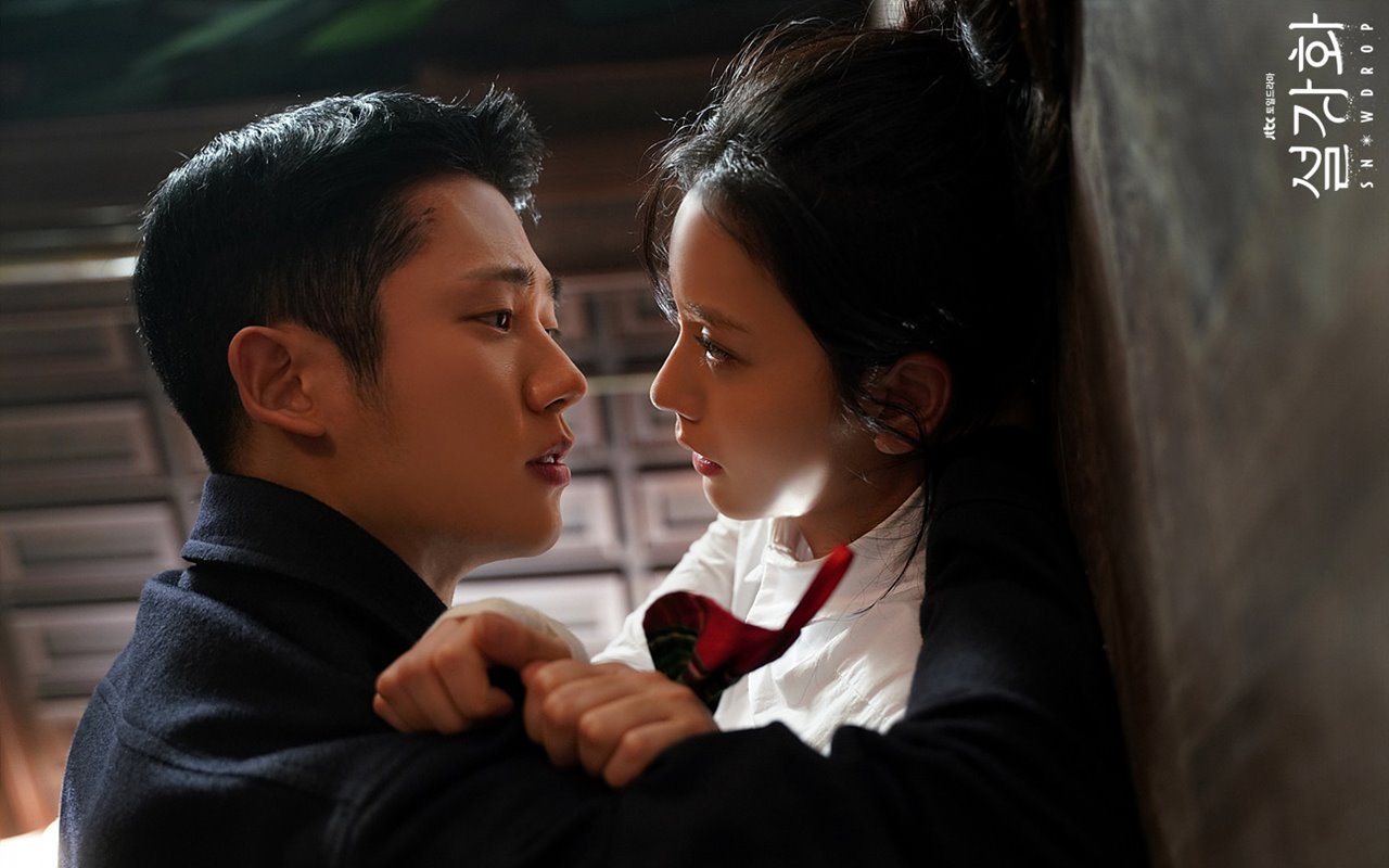 Syuting Tindihan 'Snowdrop', Sikap Jung Hae In Pada Jisoo BLACKPINK Curi Fokus