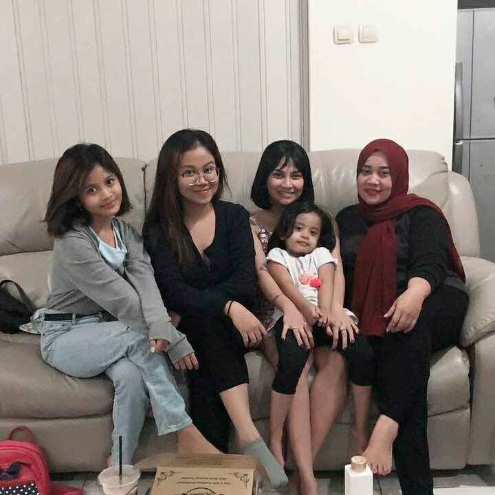 dekat dengan vanessa