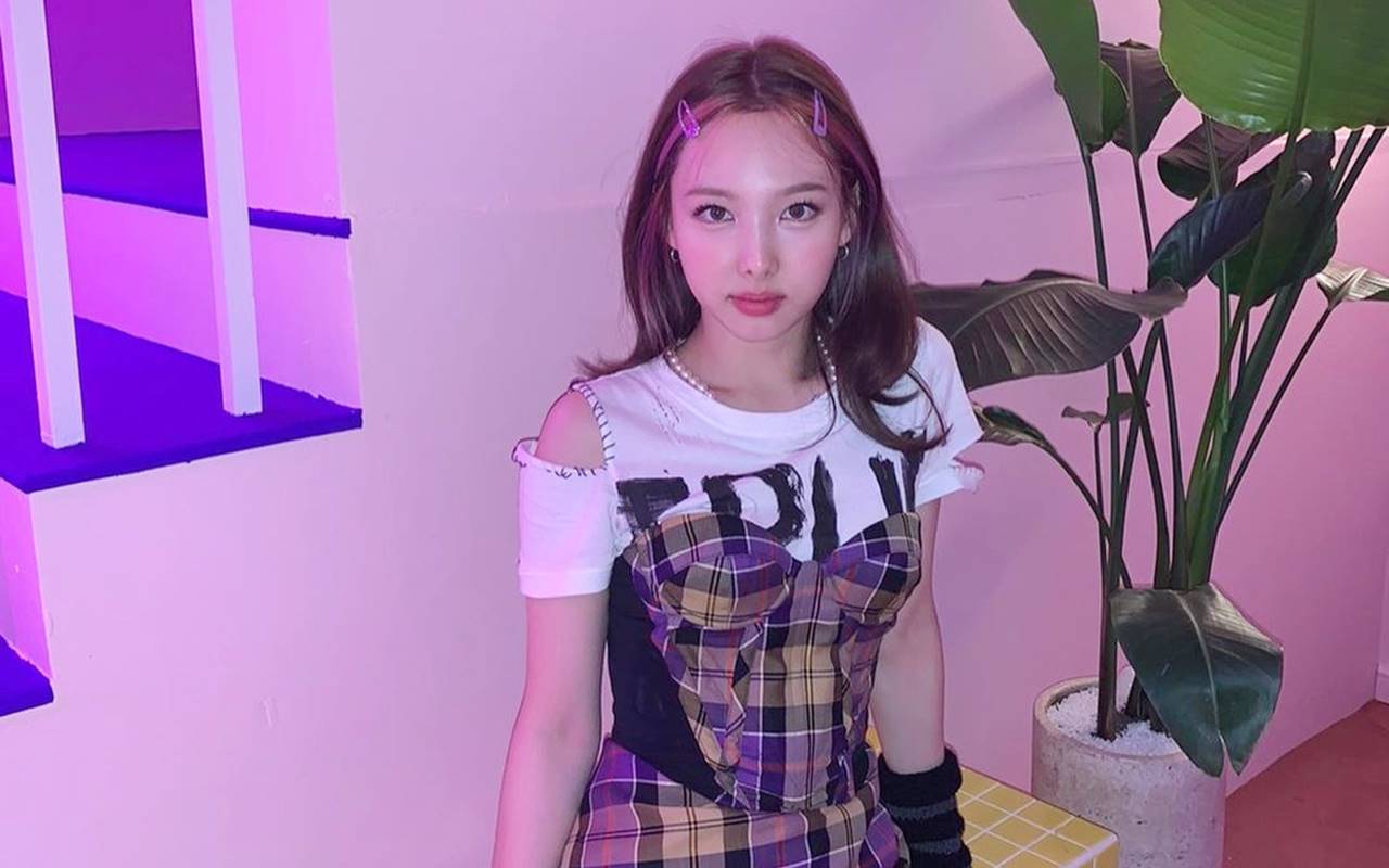 Nayeon Curhat Dikritik Habis-Habisan Member Twice Saat Posting Selfie dari Angle Ini