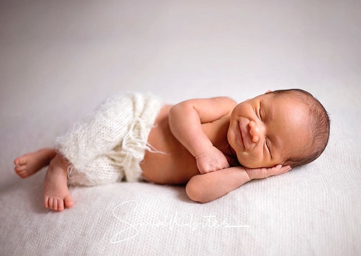 Senyum imut 