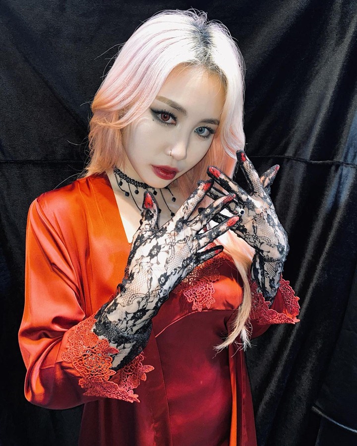 Pancarkan Pesona <i>Girl Crush</i>