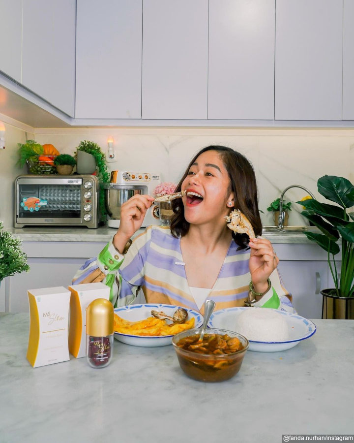 <i>food vlogger</i>
