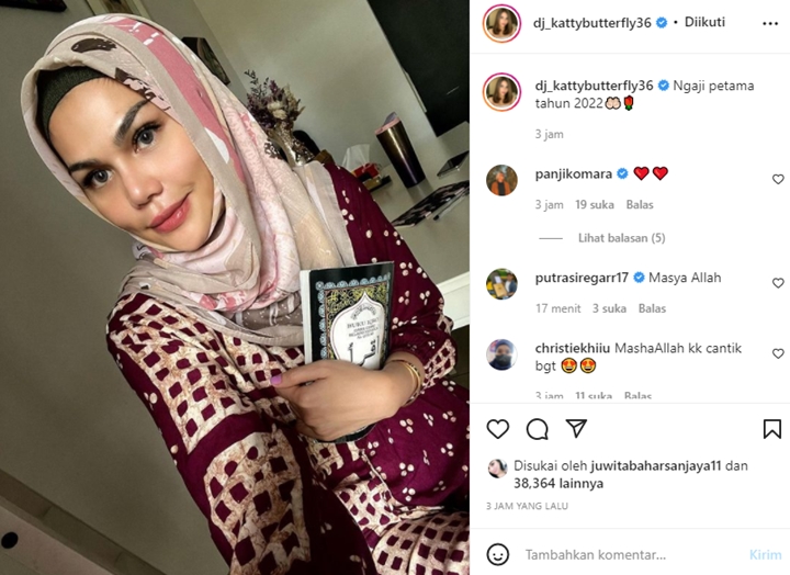 Tampil Berhijab, Katty Butterfly Pamer Ngaji Pertama di Tahun 2022
