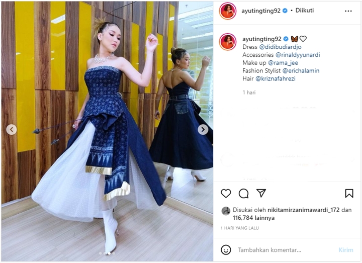 Ayu Ting Ting Tampil Seksi Kenakan Gaun Batik, Bagian Punggung Malah Disindir
