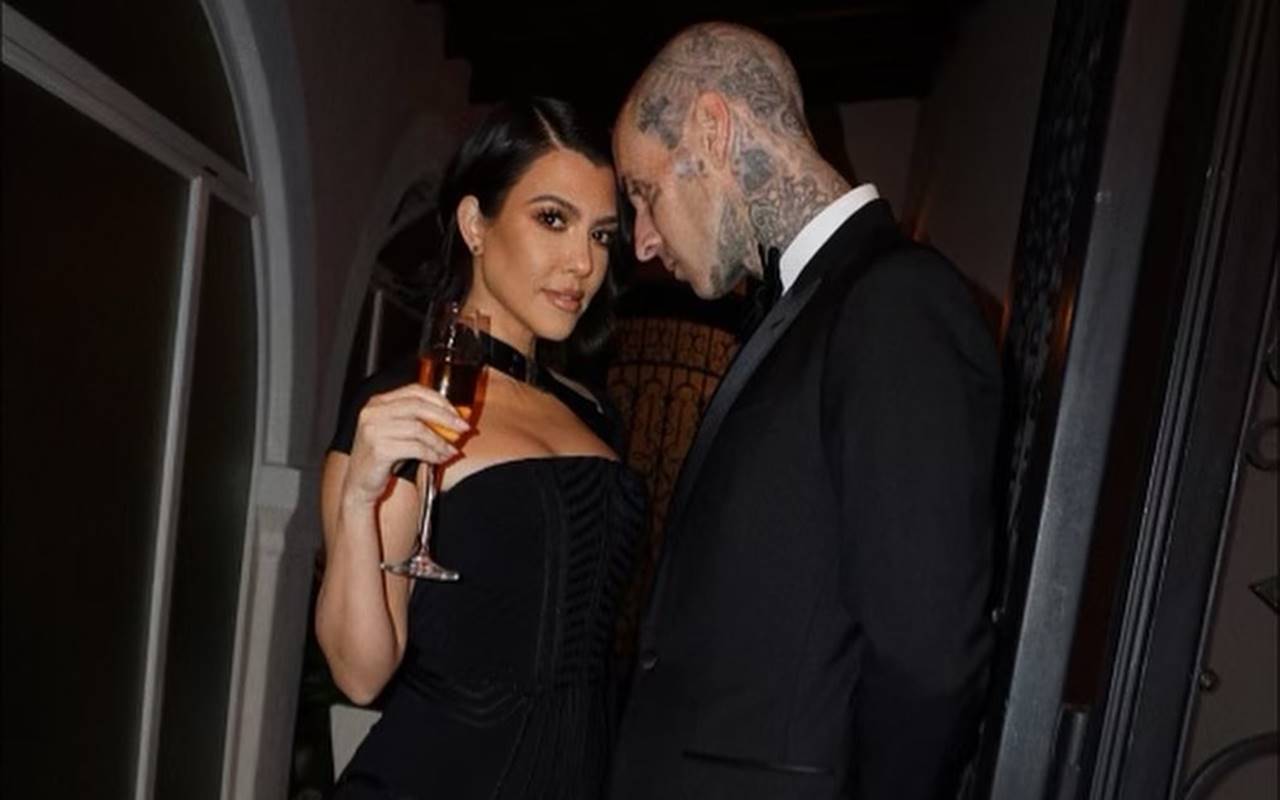 Sudah Dilamar Travis Barker, Kourtney Kardashian Mendadak Dirumorkan Tengah Berbadan Dua