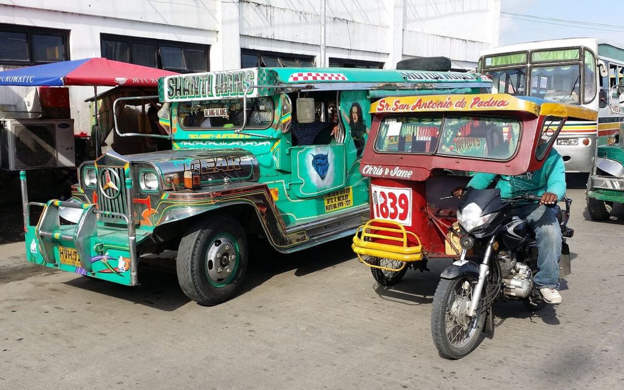 Filipina Larang Warga Belum Divaksin COVID-19 Naik Kendaraan Umum di Manila