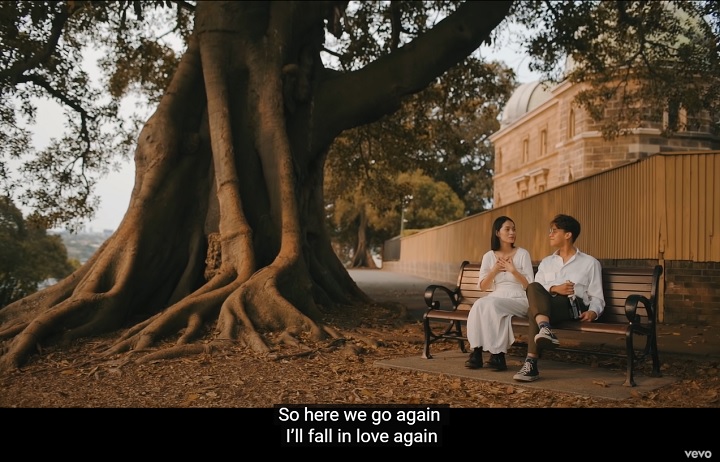 bersama di MV 'Here we go again'