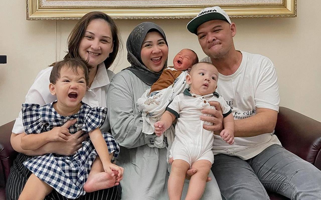 Sempat Diisukan Tak Mau Asuh Baby Balint, Begini Ungkapan Sayang Kesha Ratuliu Untuk Adik Sambungnya