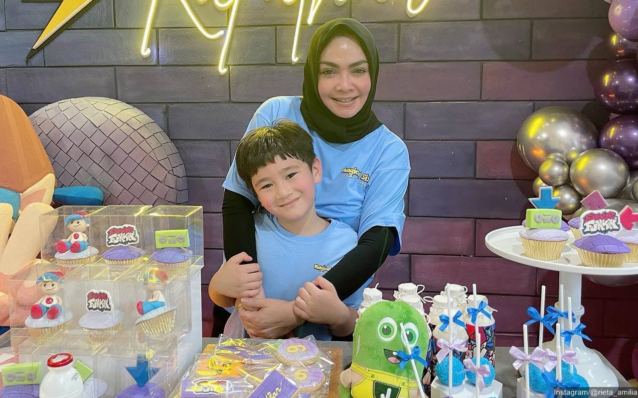 Rieta Amilia Parodikan ‘Layangan Putus’ Pada Rafathar, Reaksi Putra Raffi Ahmad Bikin Ngakak