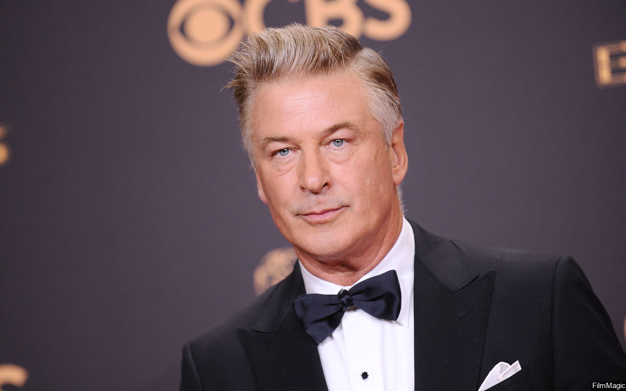 Ponsel Alec Baldwin 'Disita' Guna Investigasi Peristiwa Salah Tembak Kru 'Rust'