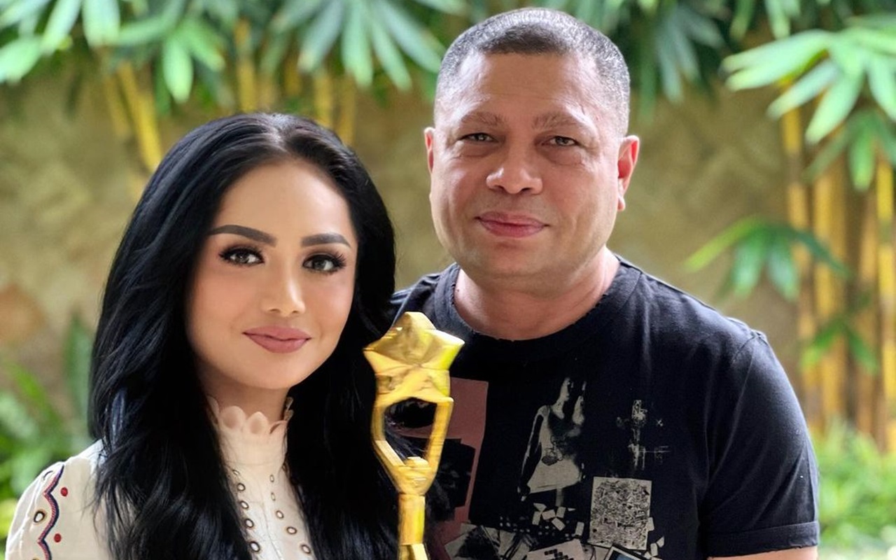 Krisdayanti Bahas 'Layangan Putus' Sambil Bagikan Potret bareng Raul Lemos, Ada Apa?