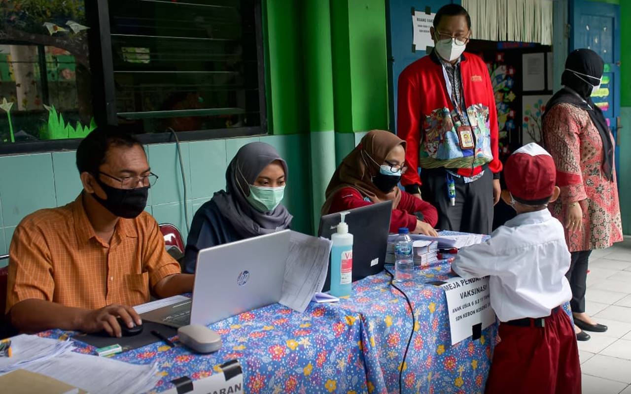 Dikeluhkan Wali Murid, Jokowi Larang Sekolah Minta Orangtua Tanda Tangani Surat Pernyataan Vaksin