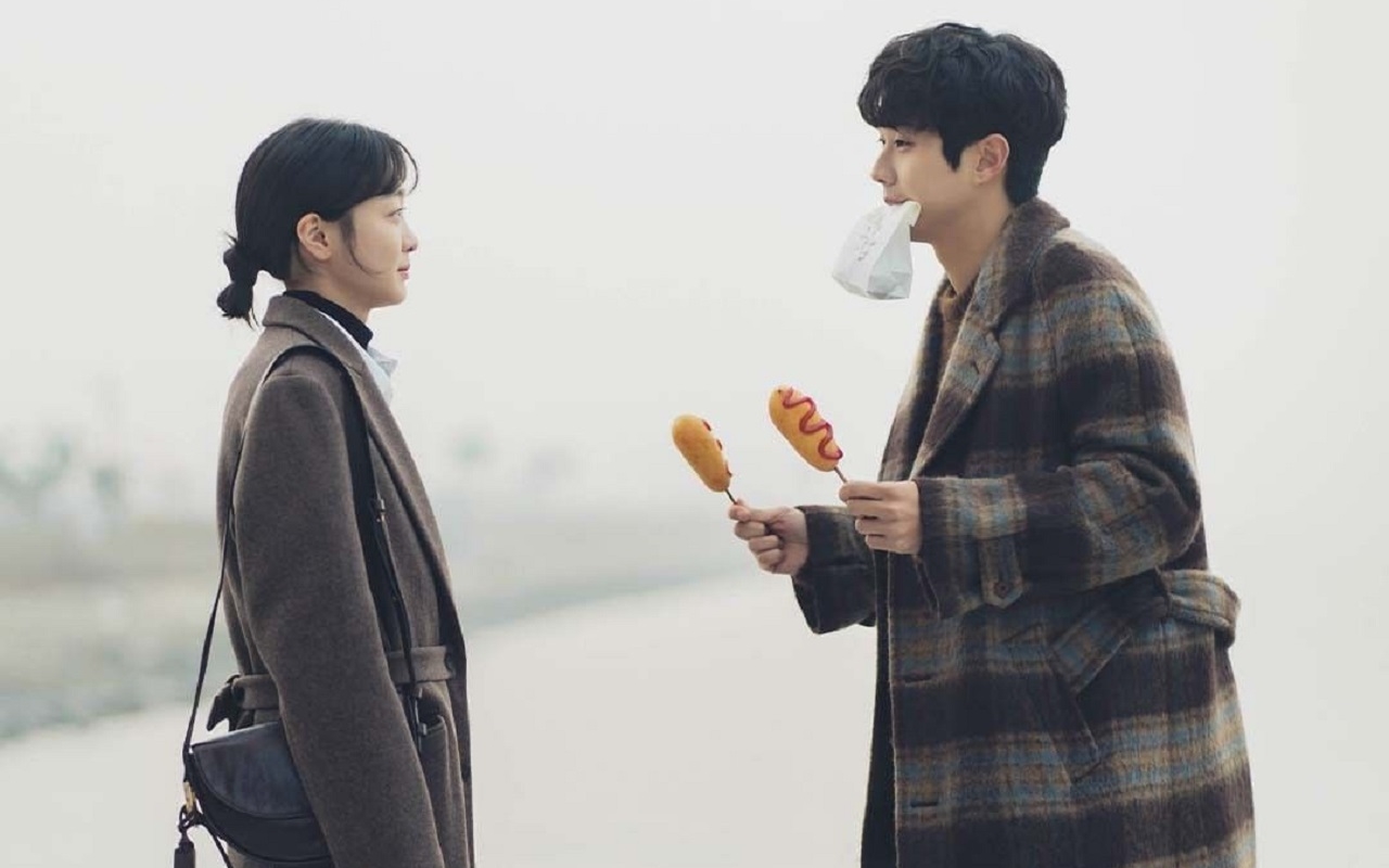 Interaksi Kim Da Mi dan Choi Woo Shik Saat Syuting Adegan Mesra 'Our Beloved Summer' Bikin Gemas