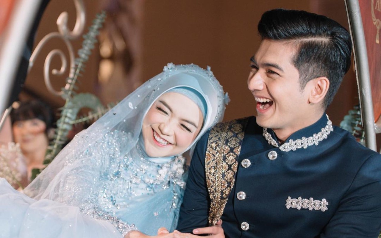 Ria Ricis Ramai Diisukan Sudah Berbadan Dua, Jawaban Oki Setiana Dewi Penuh Teka-teki