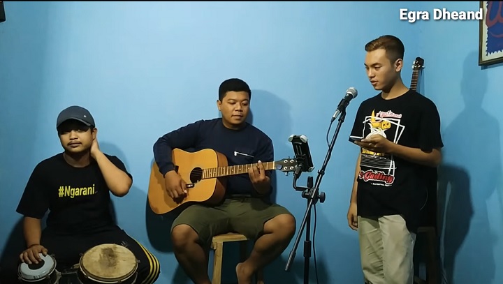 gemar cover lagu berbahasa Jawa