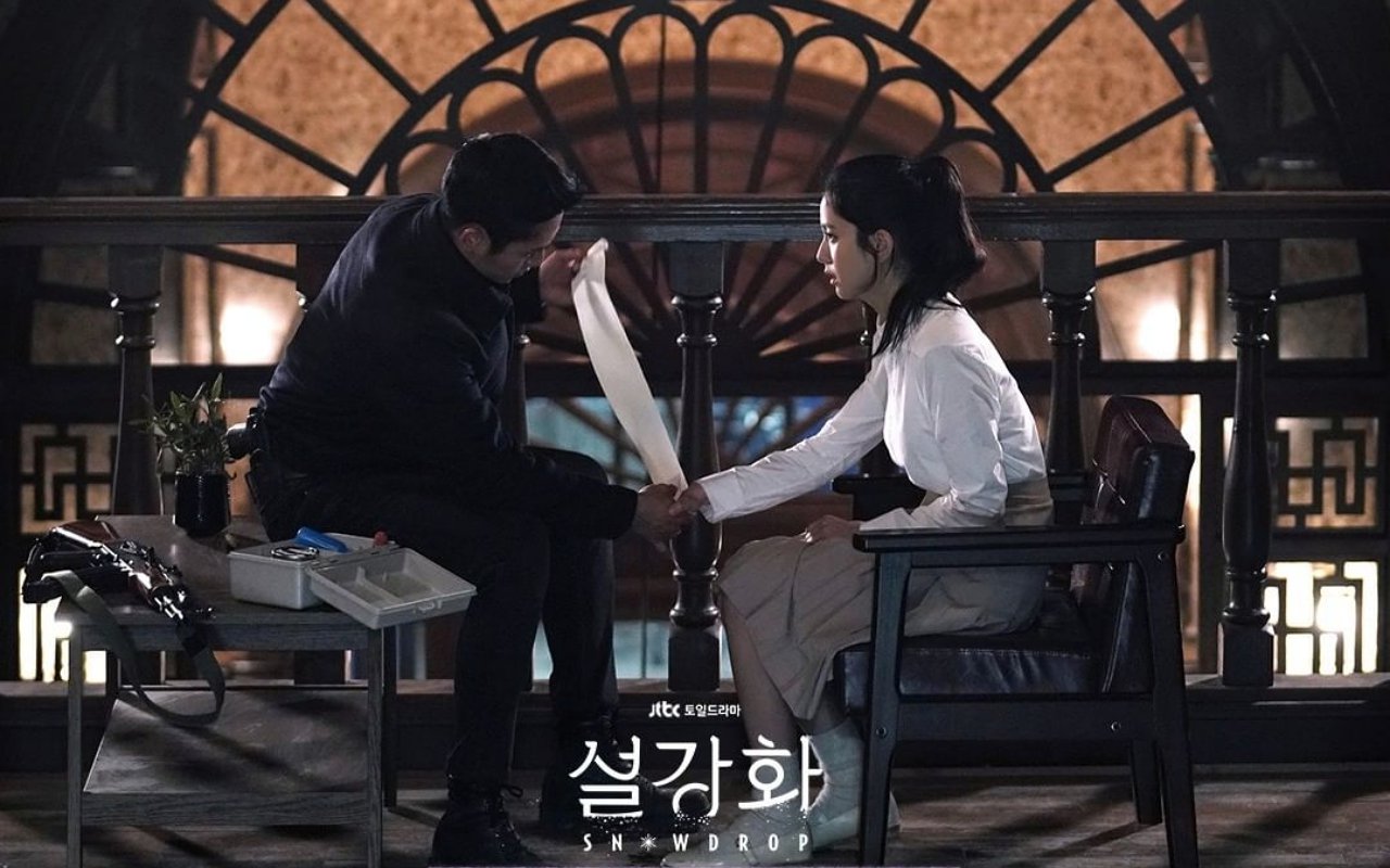 Manis Banget, Begini Interaksi Jung Hae In dan Jisoo Saat Syuting Adegan Pertengkaran 'Snowdrop'