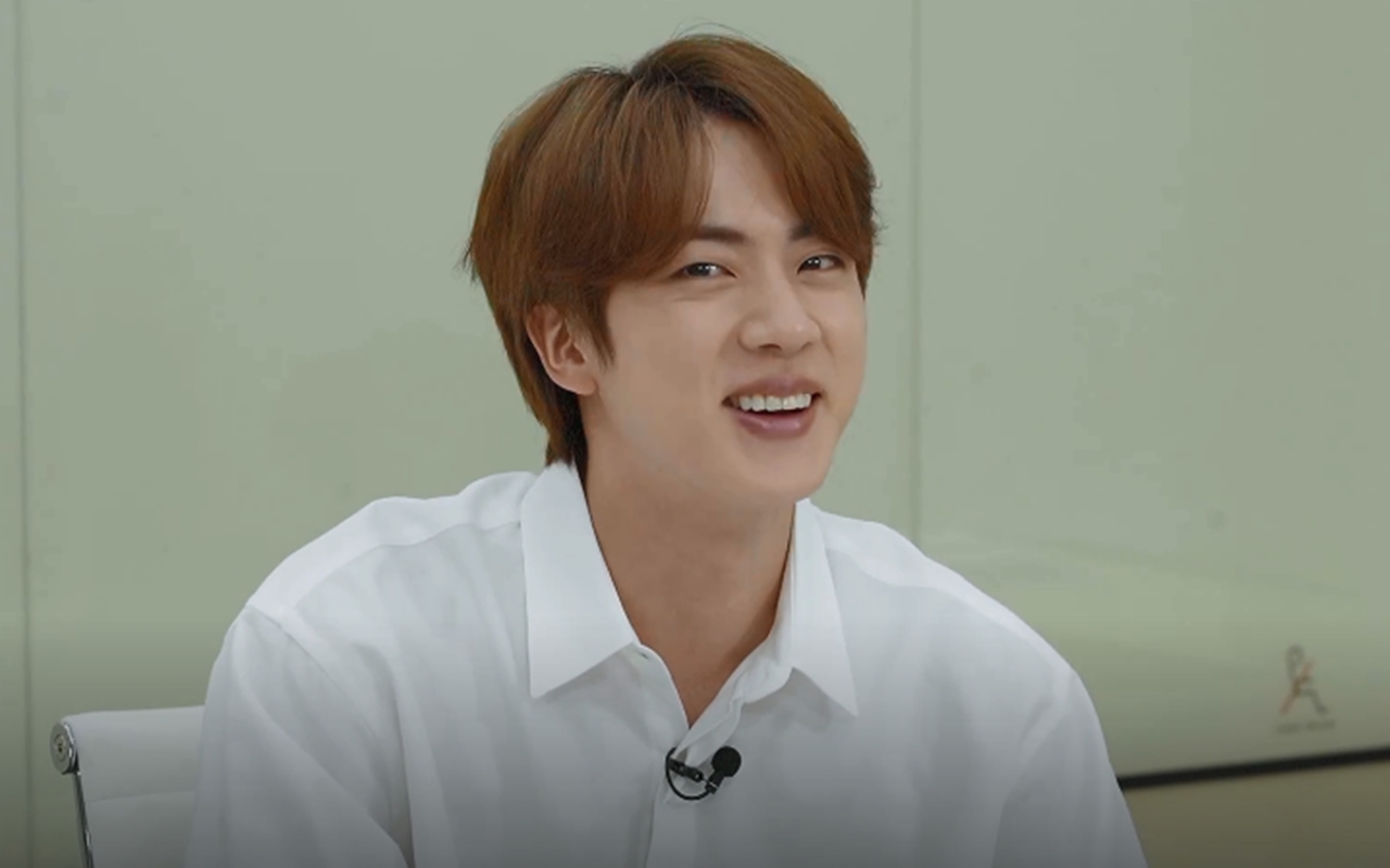 Bakat Jadi Pengusaha, Skill Marketing Jin BTS Bikin Juru Kamera HYBE Ngakak
