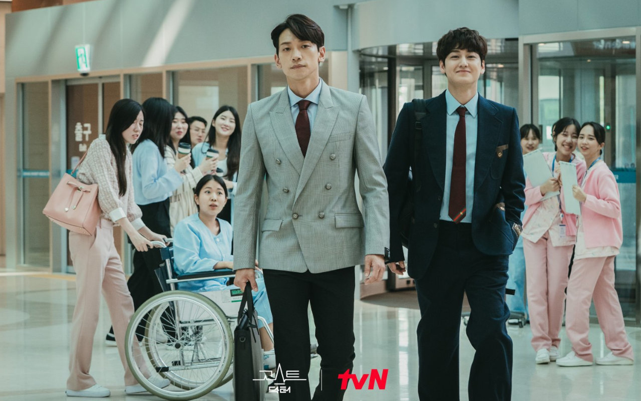 Beda dari 'Ghost Doctor', Bromance Rain dan Kim Bum Saat Syuting Patut Diacungi Jempol