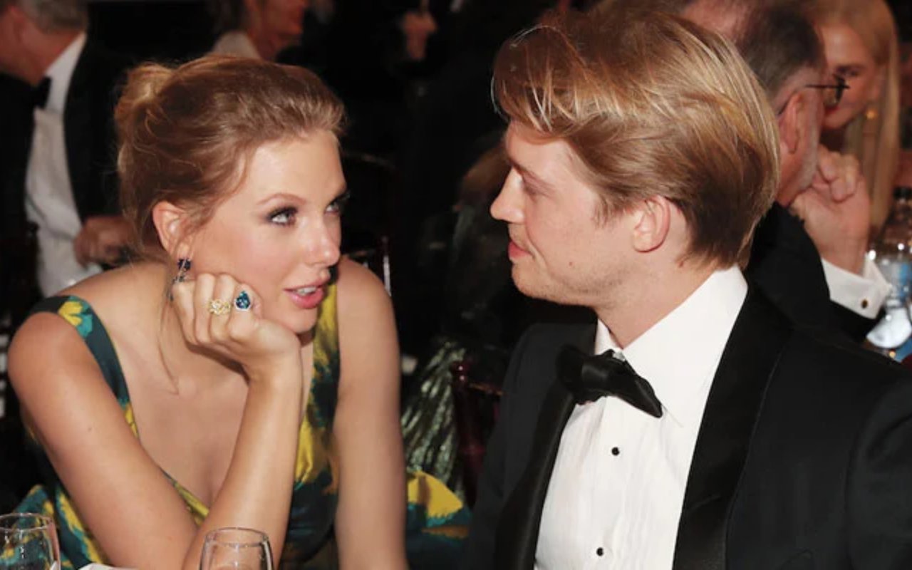 Taylor Swift dan Joe Alwyn Mendadak Dirumorkan Telah Bertunangan, Kerabat Angkat Bicara