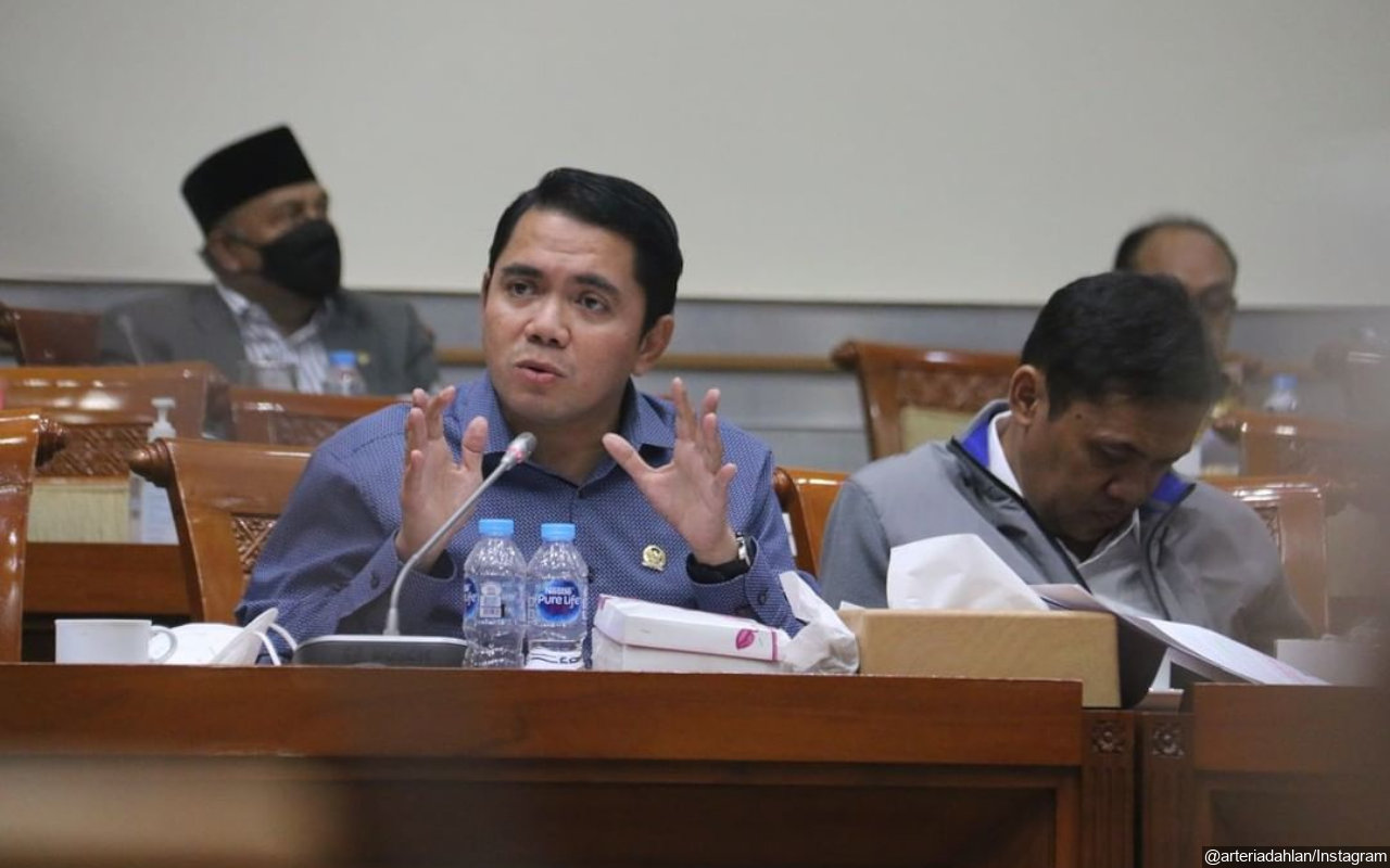 Arteria Dahlan Akhirnya Minta Maaf Usai Kritik Jaksa Berbahasa Sunda, PDIP Tetap Beri Sanksi