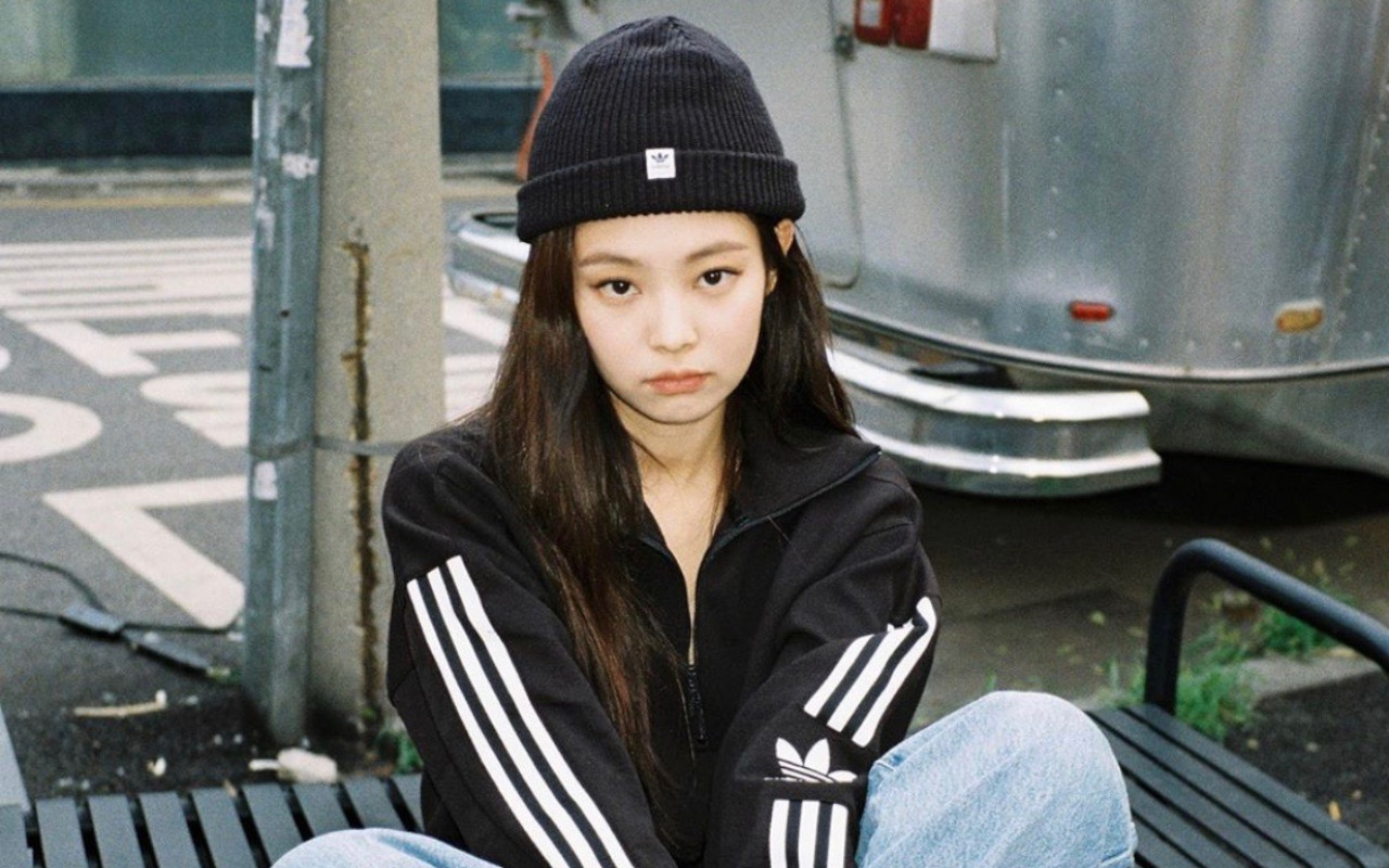 No Makeup dan Filter, Visual Jennie BLACKPINK di Foto Jepretan Ponsel Tuai Sorotan