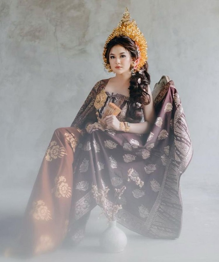 pecinta pakaian adat